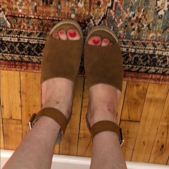 Tan Marc Fisher Wedges 8.5 - Picture 5 of 6